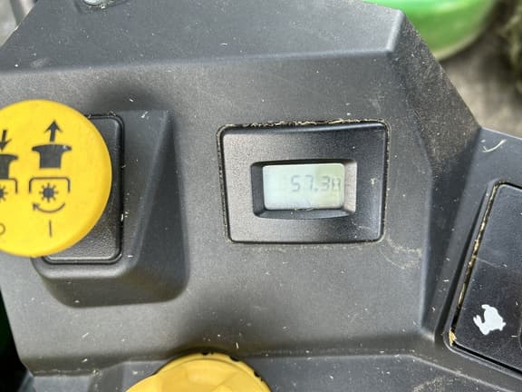 Image of John Deere Z320M equipment image 2