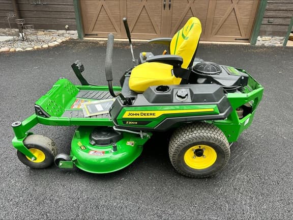 Image of John Deere Z320M equipment image 3