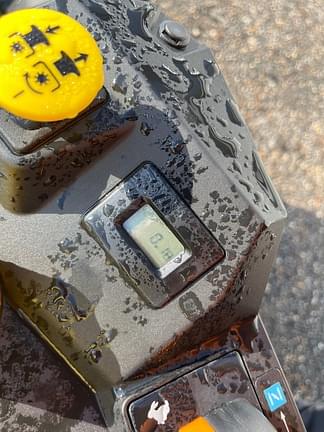 Image of John Deere Z320M equipment image 4