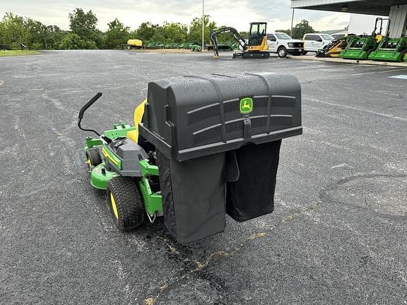 Image of John Deere Z320M equipment image 4