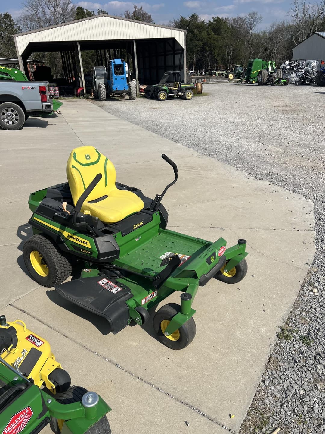 Image of John Deere Z320M Image 1