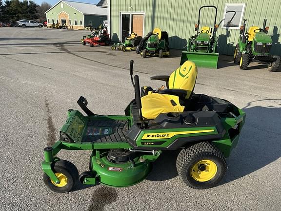 Image of John Deere Z320R equipment image 3