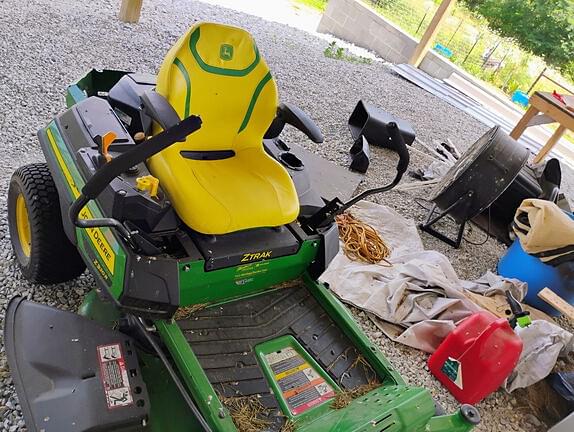 Image of John Deere Z320R equipment image 2