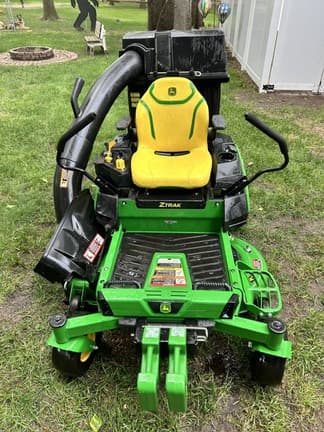 Image of John Deere Z320R equipment image 1
