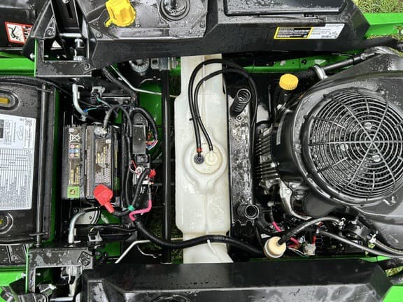 Image of John Deere Z320R equipment image 4