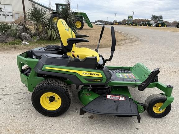 Image of John Deere Z320R equipment image 3