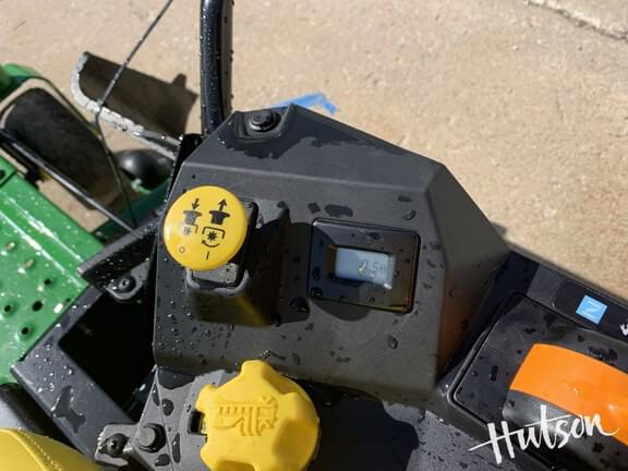 Image of John Deere Z325E equipment image 4