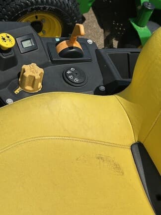 Image of John Deere Z325E equipment image 2