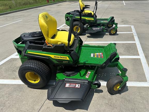 Image of John Deere Z325E equipment image 4