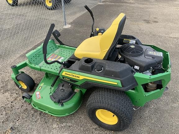 Image of John Deere Z325E equipment image 1