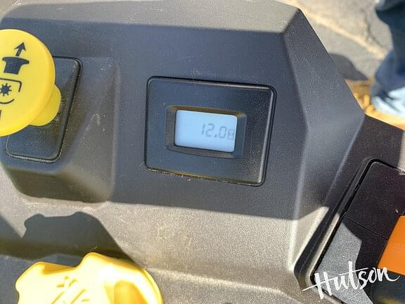 Image of John Deere Z325E equipment image 4