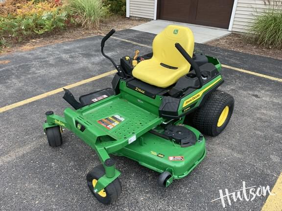Image of John Deere Z325E equipment image 1