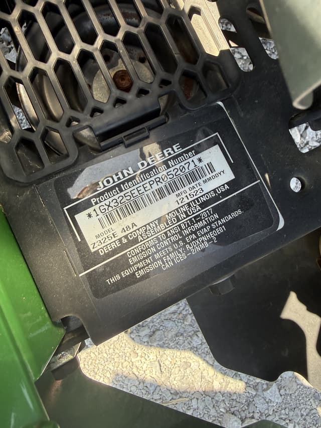 Image of John Deere Z325E equipment image 2