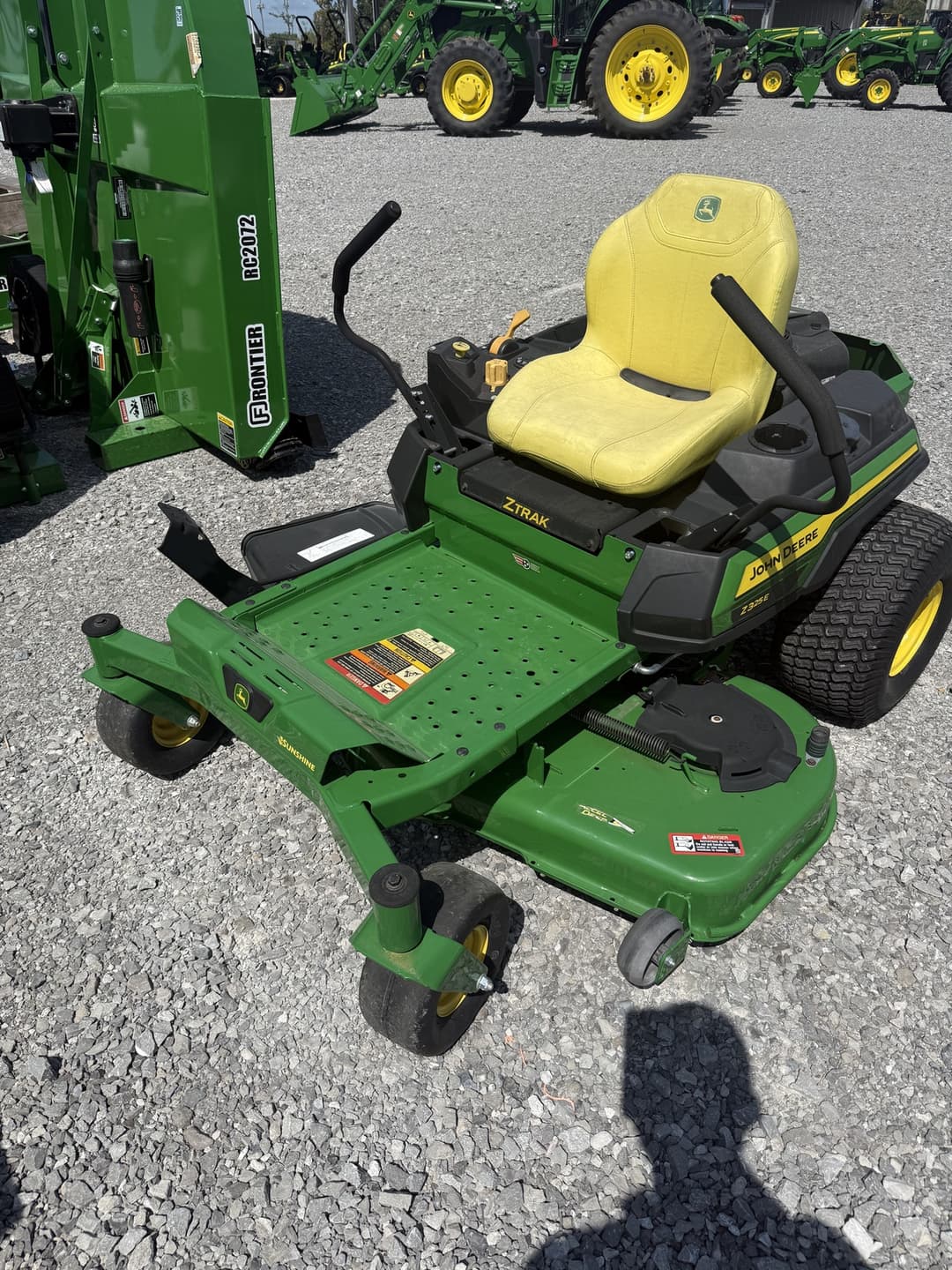 Image of John Deere Z325E Primary image