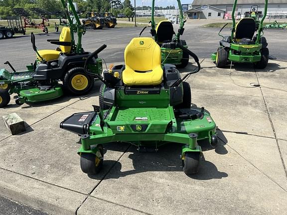 Image of John Deere Z325E equipment image 1