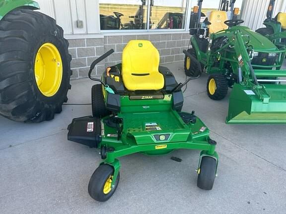 Image of John Deere Z325E equipment image 1