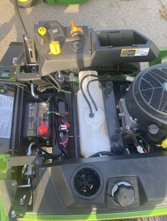 Image of John Deere Z325E equipment image 3