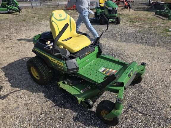 Image of John Deere Z330M equipment image 1