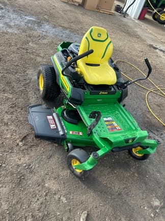 Image of John Deere Z330M equipment image 1