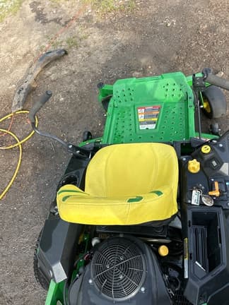 Image of John Deere Z330M equipment image 4