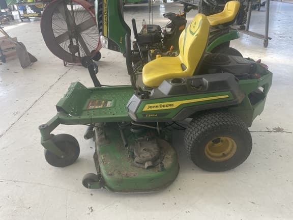 Image of John Deere Z330M equipment image 1
