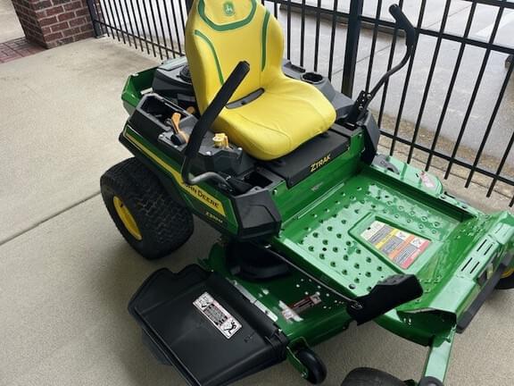 Image of John Deere Z330M equipment image 1