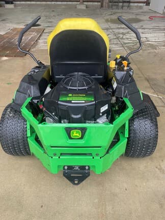 Image of John Deere Z330M equipment image 4