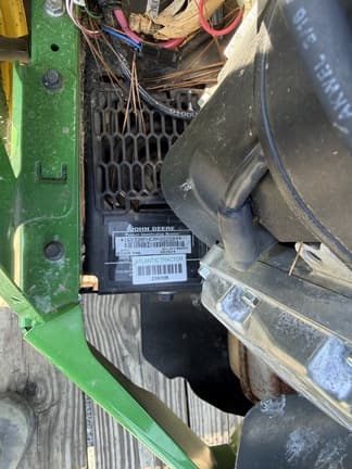 Image of John Deere Z330R equipment image 1