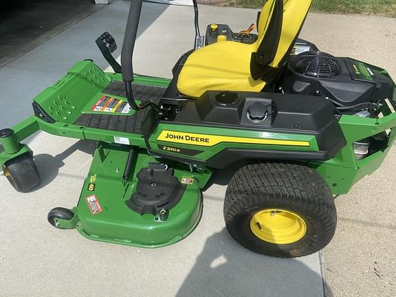 Image of John Deere Z330R equipment image 1