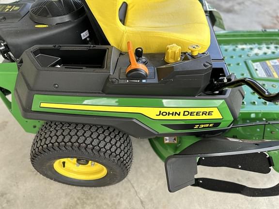 Image of John Deere Z315E equipment image 4