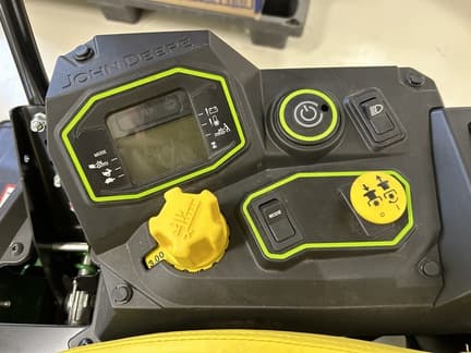 Image of John Deere Z370R equipment image 4