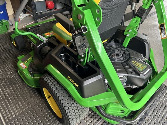Image of John Deere Z545R equipment image 3