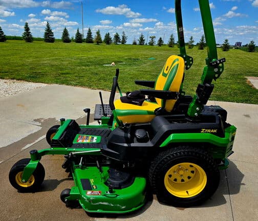 Image of John Deere Z545R equipment image 2
