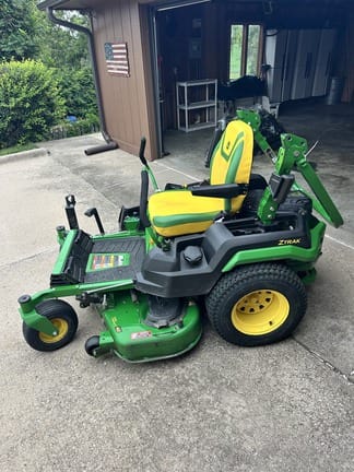 2024 John Deere Z545R Equipment Image0