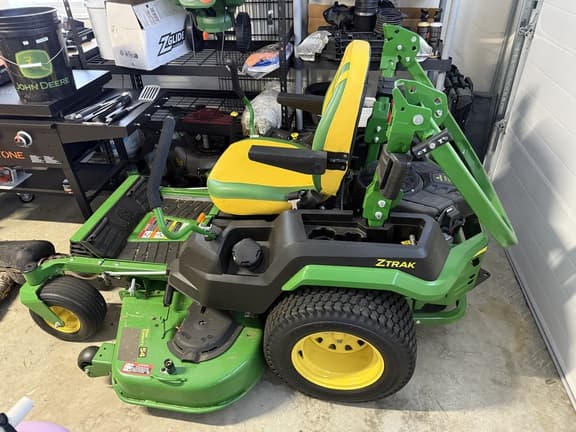 Image of John Deere Z545R equipment image 1