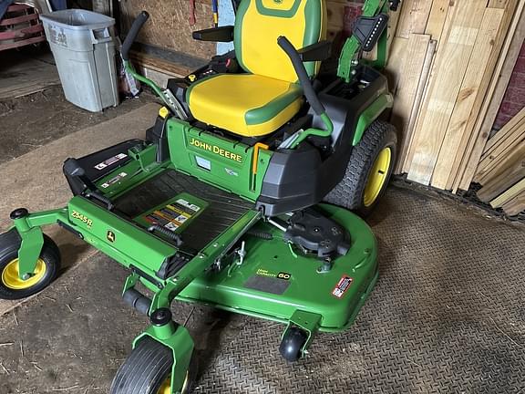 Image of John Deere Z545R equipment image 3