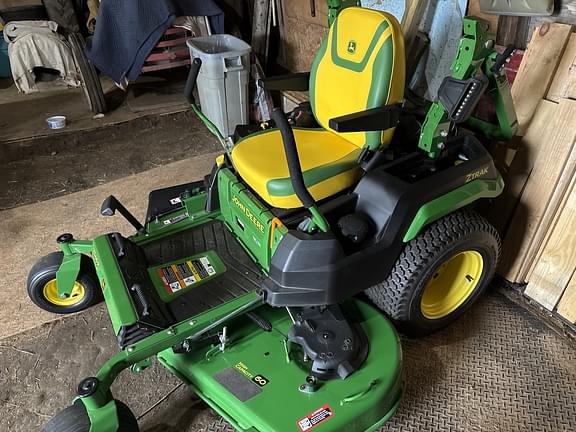 Image of John Deere Z545R equipment image 1
