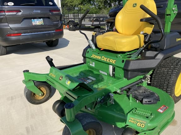 Image of John Deere Z720E equipment image 1