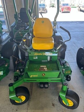2024 John Deere Z720E Equipment Image0