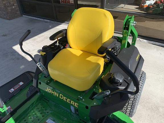 Image of John Deere Z720E equipment image 1