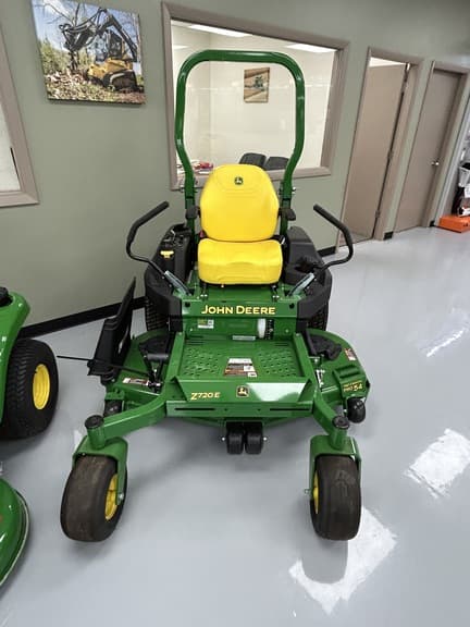 Image of John Deere Z720E equipment image 1
