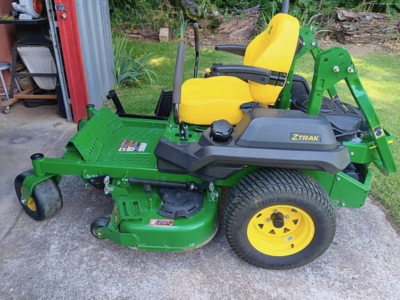 2024 John Deere Z720E Equipment Image0