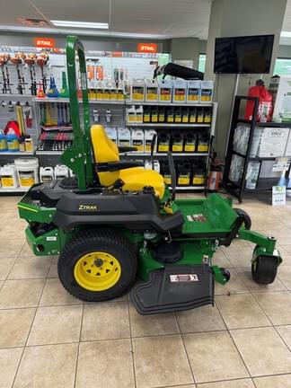 Image of John Deere Z720E Image 1