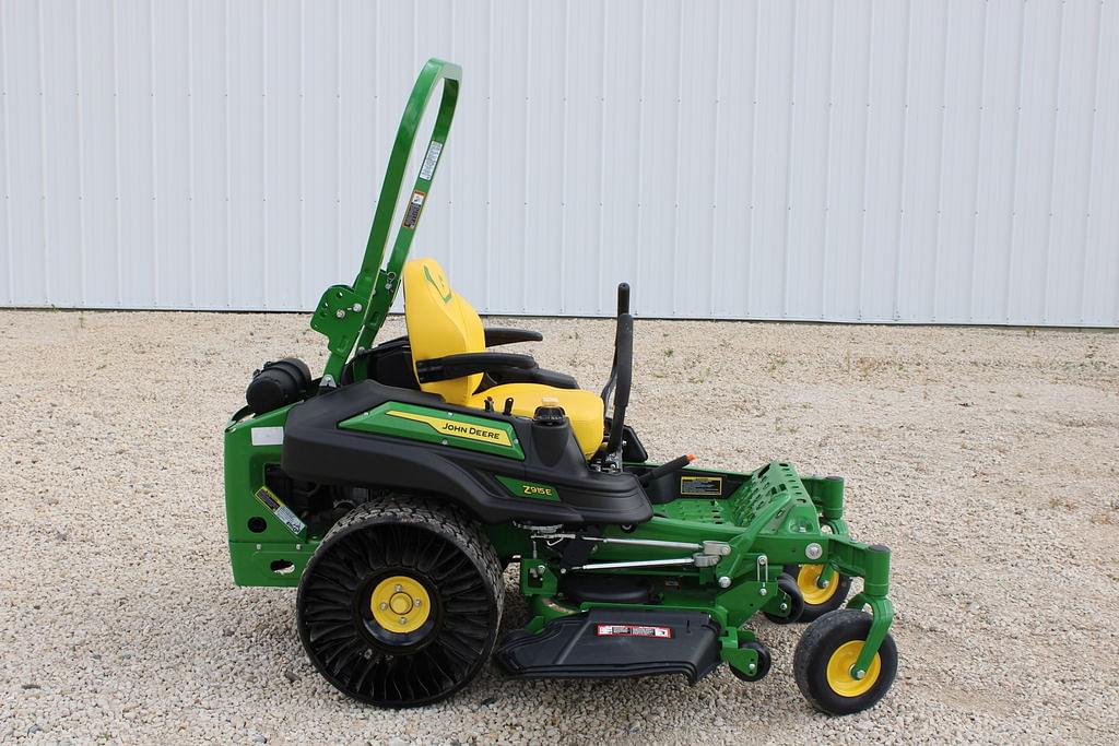 Image of John Deere Z915E Image 1