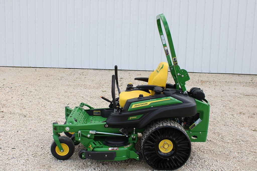 Image of John Deere Z915E Image 0
