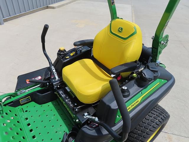 Image of John Deere Z915E equipment image 4