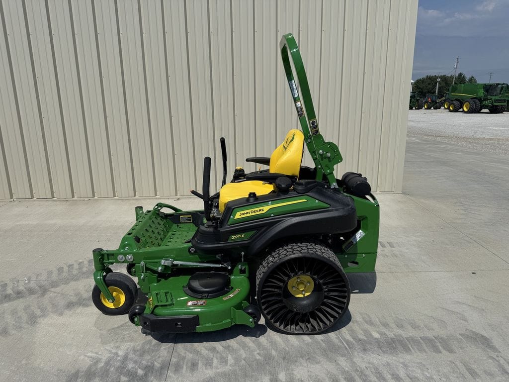 2024 John Deere Z915E Equipment Image0