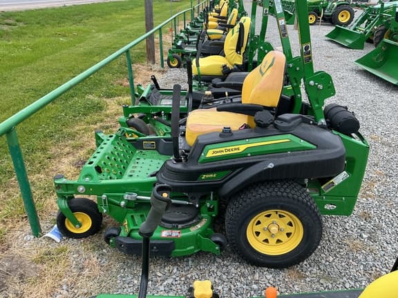 Image of John Deere Z915E equipment image 1