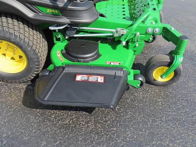 Image of John Deere Z915E equipment image 4