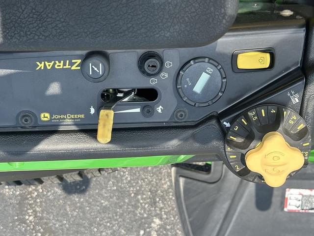 Image of John Deere Z915E equipment image 4